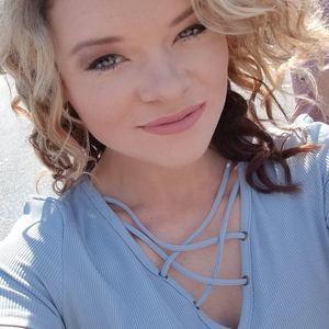 Meet your Posher, Leya